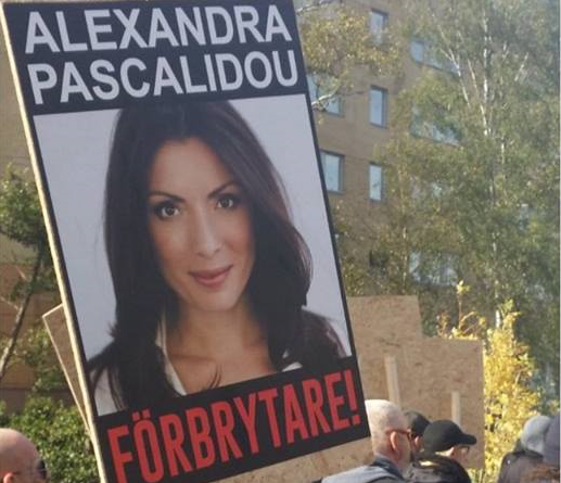 Σουηδοί νεοναζί διαδηλώνουν κατά της Αλεξάνδρας Πασχαλίδου ζητώντας την απέλαση της!