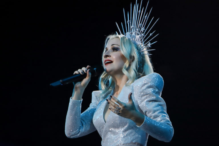 Kate-Miller-Heidke-rehearsal1
