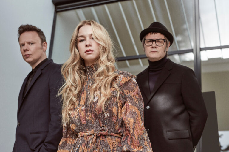 xHooverphonic-2.jpg.pagespeed.ic.mlaIOhQNJP