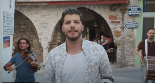 Ο Λούκας Γιώρκας κυκλοφόρησε το “Πάμε Απ΄ Την Αρχή” με ένα άκρως καλοκαιρινό music video