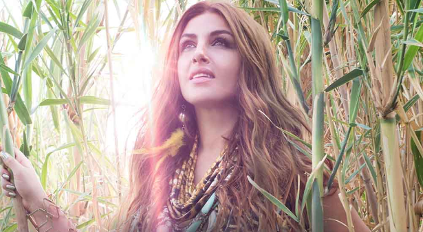 Έλενα Παπαρίζου: Έρχεται το νέο της άλμπουμ με τίτλο “Αποχρώσεις”