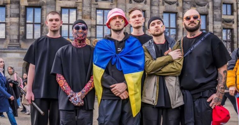 eurovision-2022-kalush-orchestra-told-what-exactly-he-changed-in-the-room-and-where-he-got-the-money-to-participate-in-the-contest_626a67d2d870a