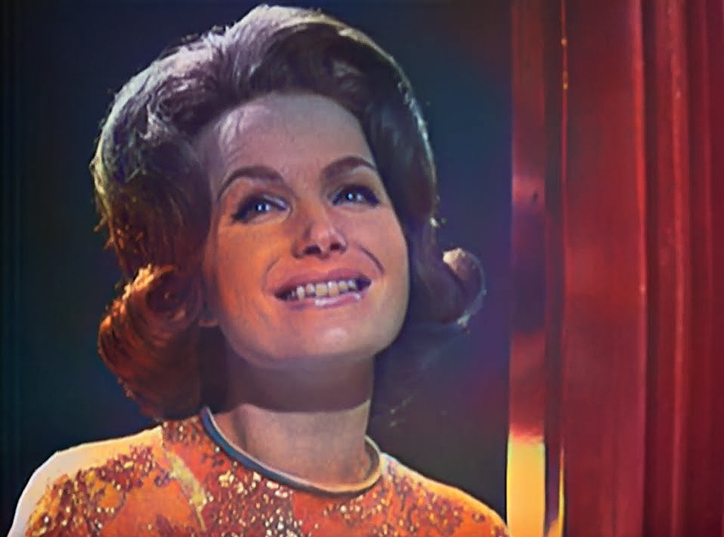 Η Anita Thallaug εκπροσωπεί τη Νορβηγία στη Eurovision 1963