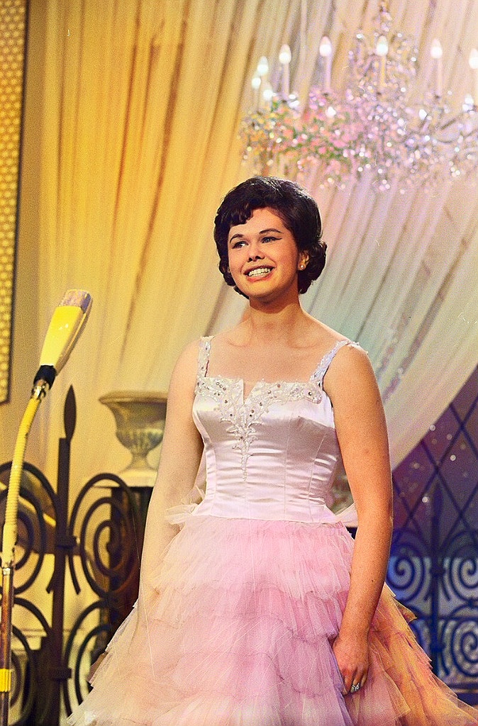 Eleonore Schwarz εκπροσωπεί την Αυστρία στη Eurovision 1962