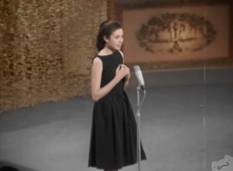 Η Gigliola Cinquetti στη σκηνή της Eurovision 1964