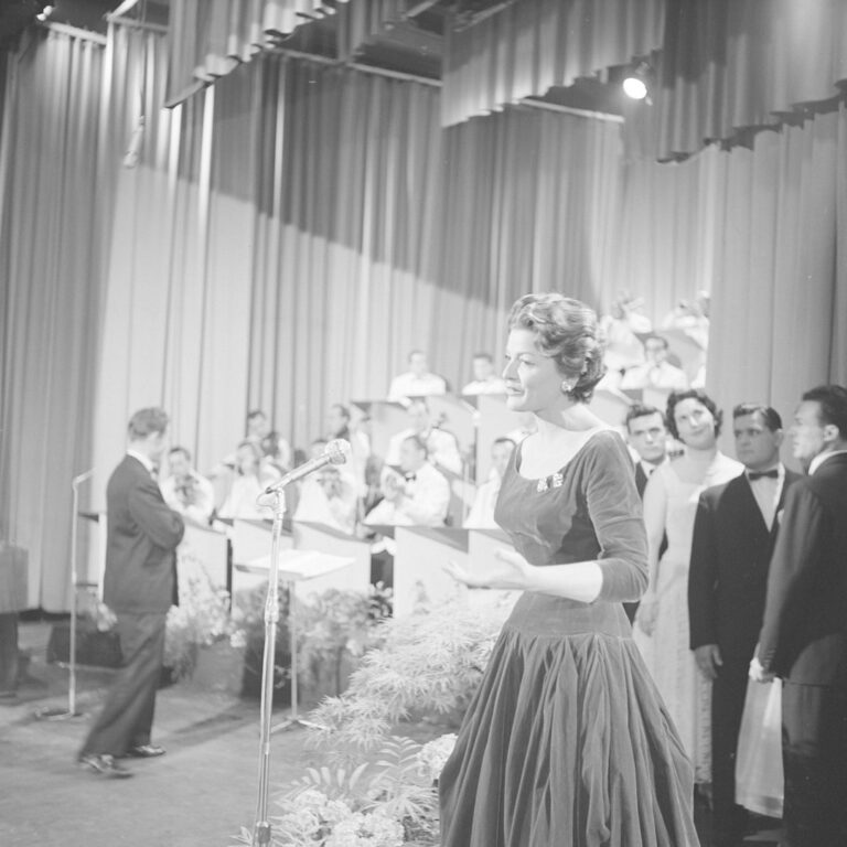 Lys Assia Refrain (Ελβετία 1956)