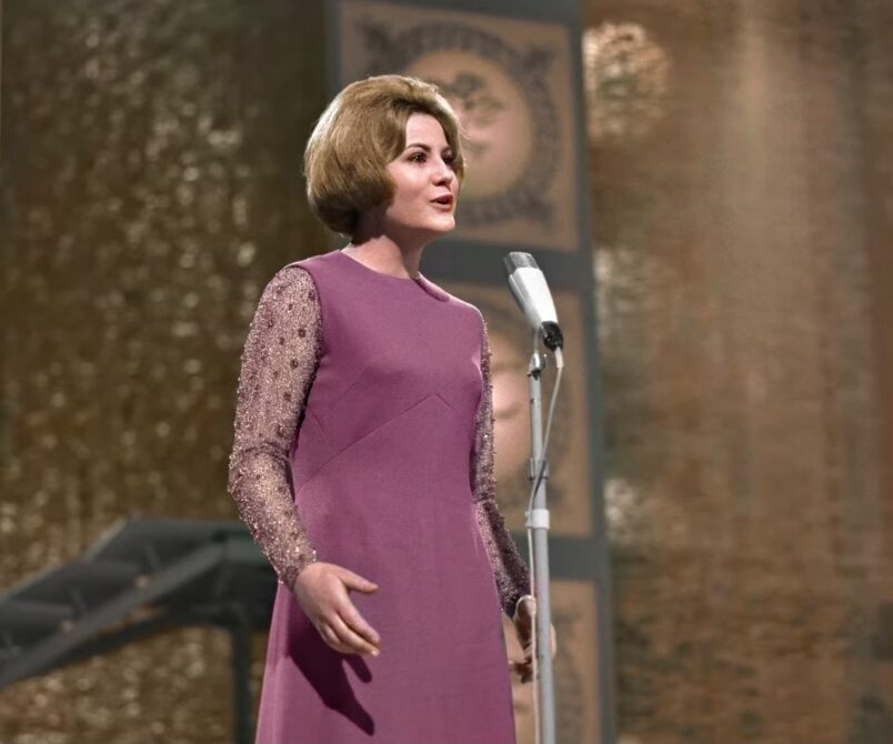 Η Rachel εκπροσωπεί τη Γαλλία στη Eurovision 1964