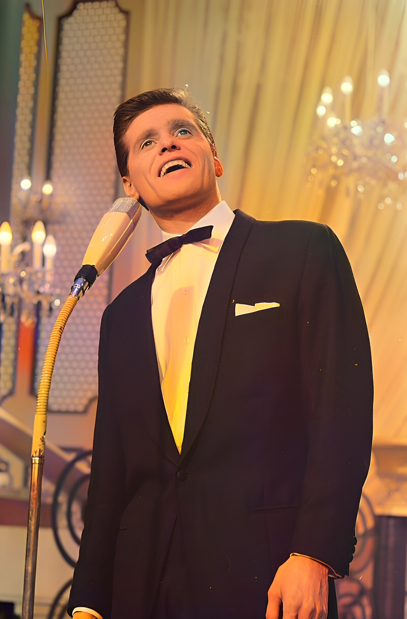 Ο Ronnie Carroll εκπροσωπεί το Ηνωμένο Βασίλειο στη Eurovision 1962