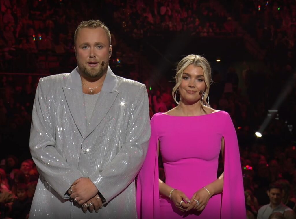 hostsmeloddelta2-1024x758 Melodifestivalen Β' Ημιτελικός: προκρίθηκαν o Erik Segerstedt και η Klara Hammarström Εθνικοί Τελικοί Σουηδία  