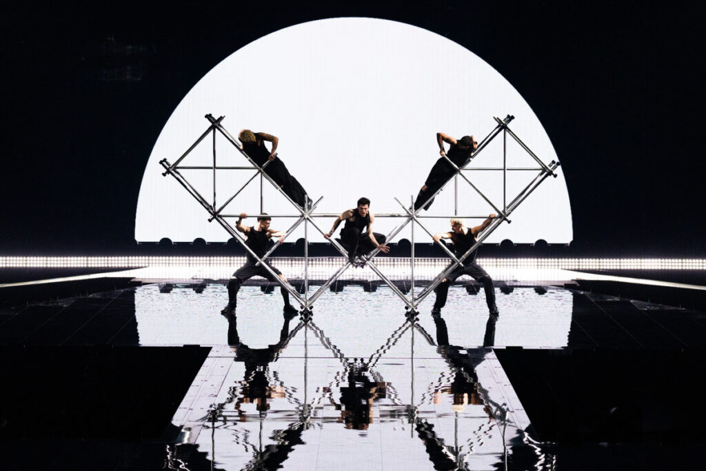 theo-1024x683 Eurovision 2025: Top 3, Top 5, Top 10 τελικού (αποδόσεις) Eurovision 2025 Odds  
