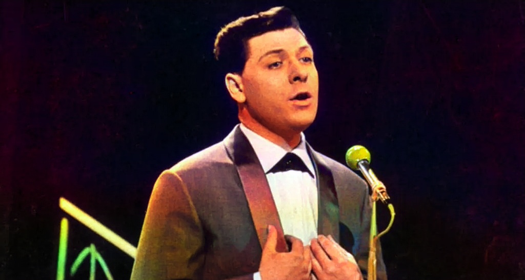 Dario Campeotto στη σκηνή της Eurovision 1961 με το τραγούδι Angelique