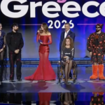Οι νικητές του Α' Ημιτελικού Sing For Greece 2026 στη σκηνή μετά την ανακοίνωση των αποτελεσμάτων.