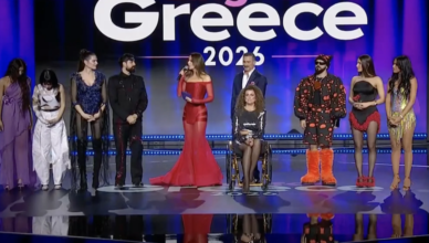Οι νικητές του Α' Ημιτελικού Sing For Greece 2026 στη σκηνή μετά την ανακοίνωση των αποτελεσμάτων.