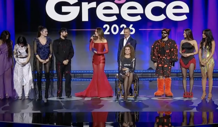 Οι νικητές του Α' Ημιτελικού Sing For Greece 2026 στη σκηνή μετά την ανακοίνωση των αποτελεσμάτων.