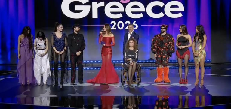 Οι νικητές του Α' Ημιτελικού Sing For Greece 2026 στη σκηνή μετά την ανακοίνωση των αποτελεσμάτων.
