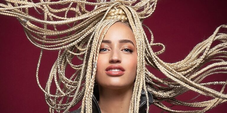 Η Monroe Rigby, η εκπρόσωπος της Γαλλίας στη Eurovision 2026 στη Βιέννη.