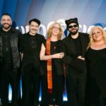 Ο Akyla με την Πρέσβειρα της Αυστρίας Γκέρντα Φογκλ στην εκδήλωση για τη Eurovision 2026.