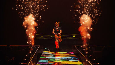 Ο Akylas στη σκηνή της Eurovision 2026 κατά τη διάρκεια της Dress Rehearsal στη Βιέννη.