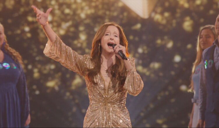 Η Βίκυ Λέανδρος ερμηνεύει στη σκηνή της Eurovision 2026 στη Βιέννη.