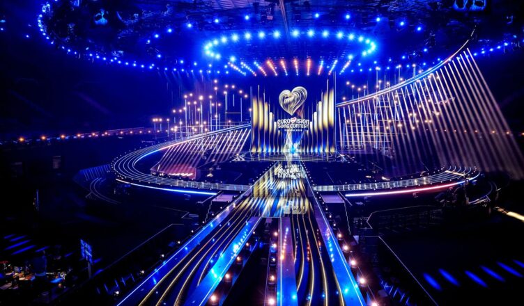 Οι Lordi, η Ruslana και ο Ακύλας στη σκηνή της Eurovision 2026 στη Βιέννη.