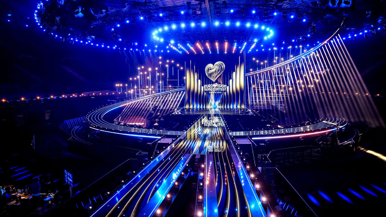 Οι Lordi, η Ruslana και ο Ακύλας στη σκηνή της Eurovision 2026 στη Βιέννη.